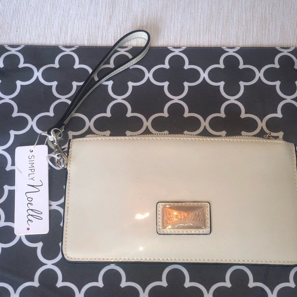 Wristlet or wallet w zipper! Laquer finish creme! - Picture 1 of 5